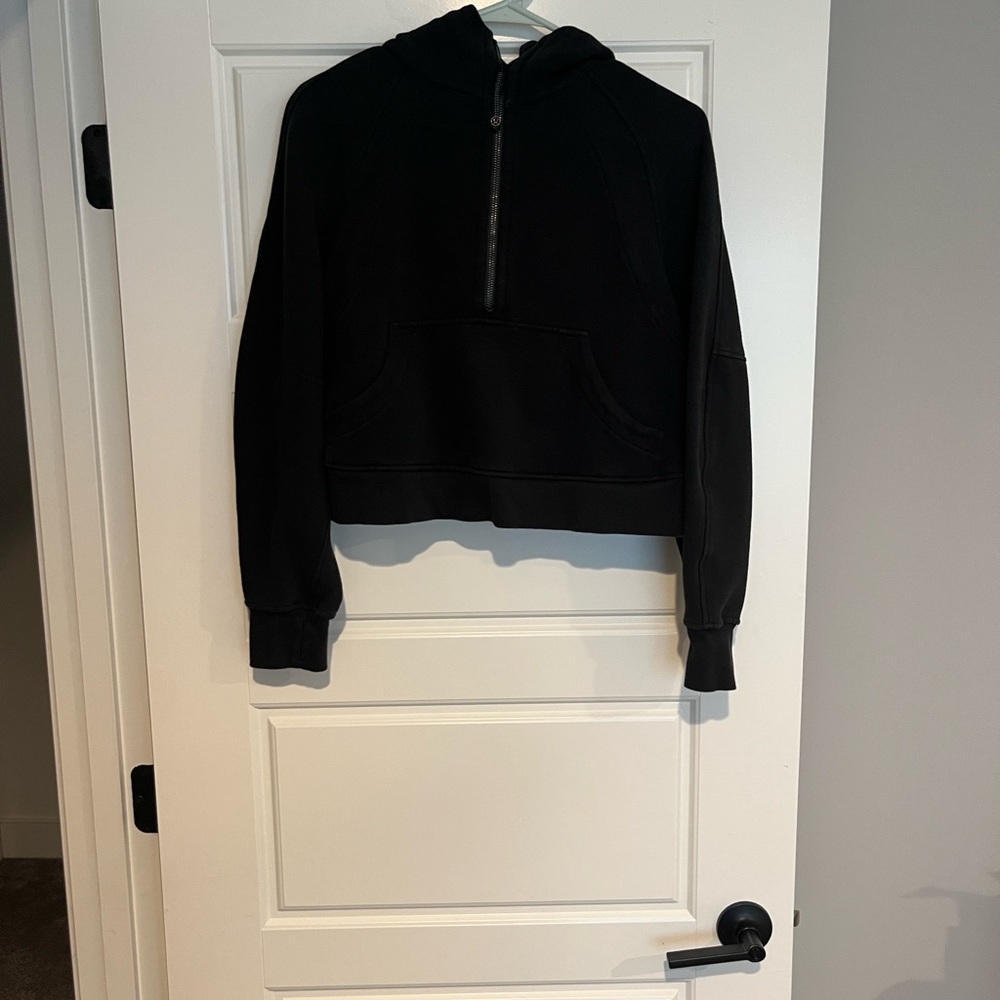 Women’s black Lululemon scuba